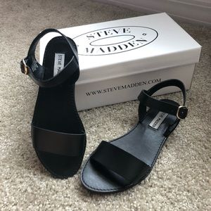 NEVER WORN Steve Madden black sandals